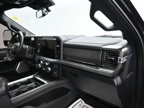Used 2023 Ford F250 Platinum image 9