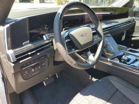 Used 2026 Cadillac Escalade ESV V AWD/4WD image 21