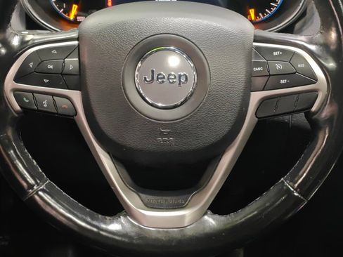 Used 2019 Jeep Grand Cherokee Altitude AWD/4WD image 5