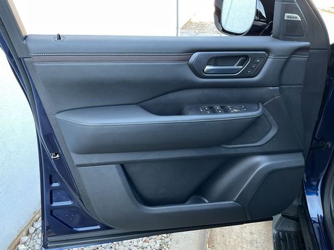 New 2026 Nissan Armada SL image 14