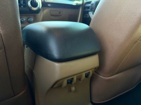 Used 2017 Jeep Wrangler Unlimited Sahara w/ Connectivity Group image 28