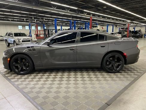 Used 2017 Dodge Charger R/T image 10