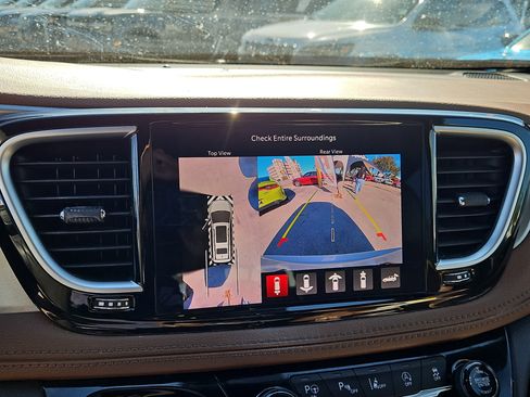 Used 2021 Chrysler Pacifica Limited w/ Uconnect Theater Family Group image 20