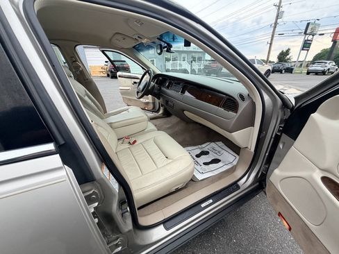 Used 1999 Lincoln Town Car Signature RWD image 68