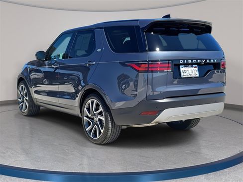 Certified 2025 Land Rover Discovery S image 7