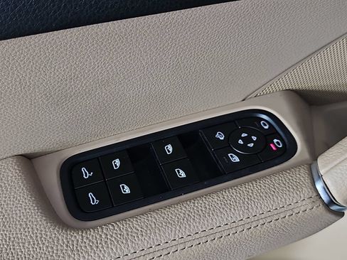 Used 2023 Porsche Cayenne w/ Premium Package AWD/4WD image 28