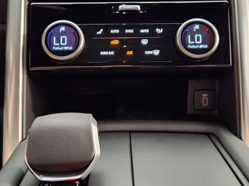 New 2026 Land Rover Discovery S AWD/4WD image 18