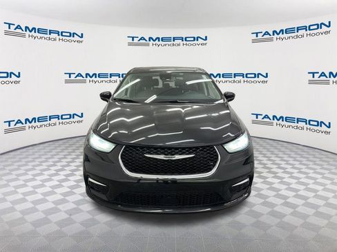 Used 2023 Chrysler Pacifica Touring-L FWD image 8
