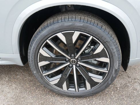 New 2026 Volvo XC90 B6 Plus w/ Protection Package Premier AWD/4WD image 4