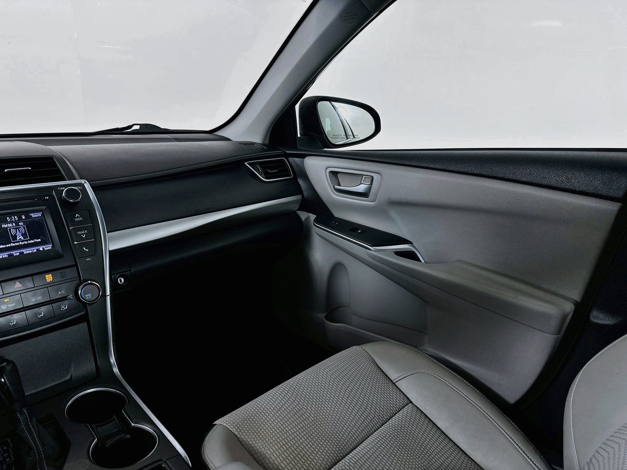Used 2016 Toyota Camry SE FWD image 21