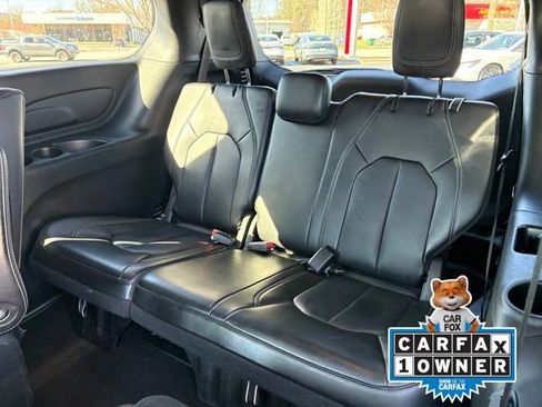 Used 2024 Chrysler Pacifica Select image 21
