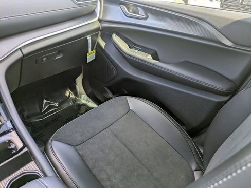 New 2025 Jeep Grand Cherokee L Altitude image 15