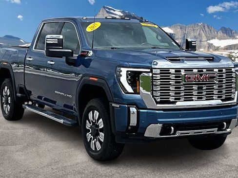 Used 2025 GMC Sierra 3500 Denali w/ Denali Reserve Package AWD/4WD image 12