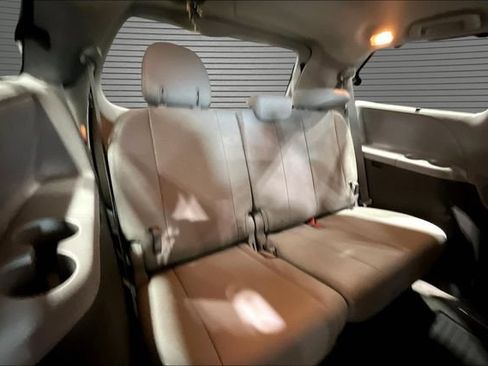 Used 2019 Toyota Sienna XLE FWD image 25