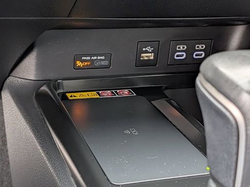 Used 2025 Toyota Camry SE FWD image 17