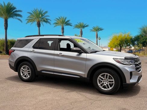Certified 2025 Ford Explorer Active RWD image 6