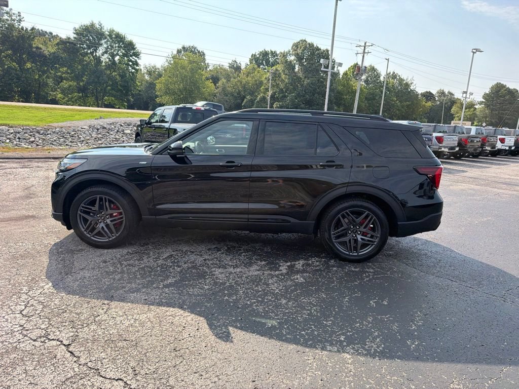 New 2026 Ford Explorer ST-Line w/ ST-Line Street Pack RWD image 6