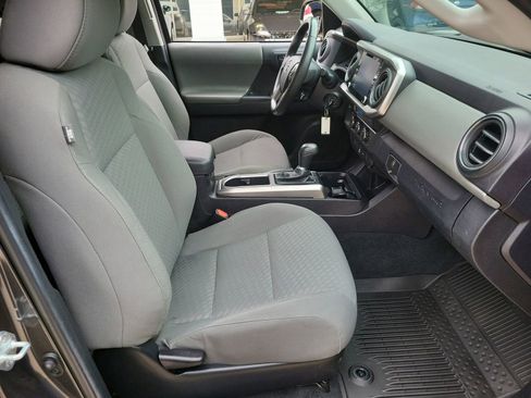 Used 2022 Toyota Tacoma SR5 RWD image 26
