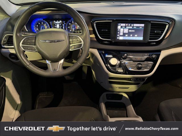 Used 2022 Chrysler Voyager LX FWD image 12