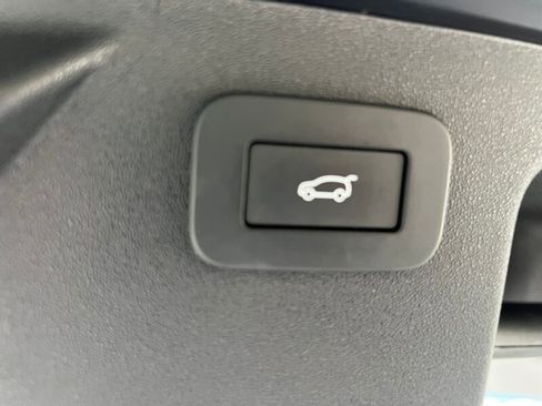 Used 2023 Land Rover Discovery Sport S image 25