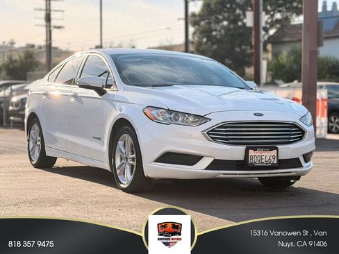 Used 2018 Ford Fusion SE FWD image 1