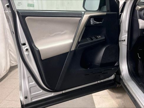 Used 2014 Toyota RAV4 XLE image 9