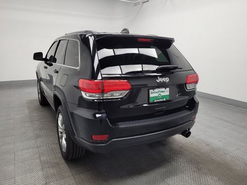 Used 2019 Jeep Grand Cherokee Laredo image 5