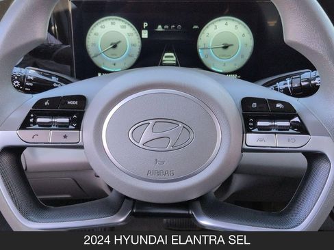 Used 2024 Hyundai Elantra SEL image 12