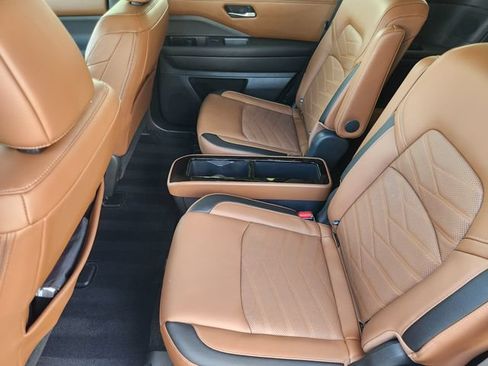 Used 2025 Nissan Pathfinder Platinum w/ Lighting Package (N93) FWD image 29