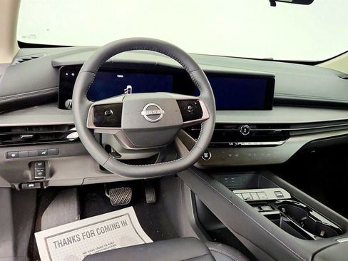 Used 2025 Nissan Murano SV AWD/4WD image 11