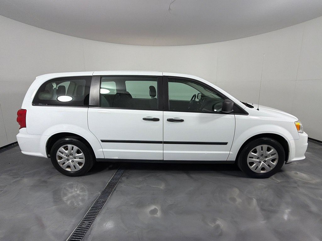 Used 2016 Dodge Grand Caravan American Value Package w/ UConnect Hands-Free Group FWD image 4