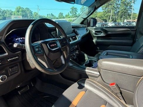 Used 2024 GMC Yukon AT4 w/ Technology Package AWD/4WD image 9