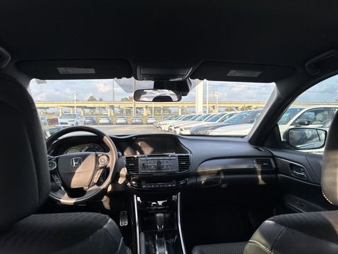 Used 2017 Honda Accord Sport image 11