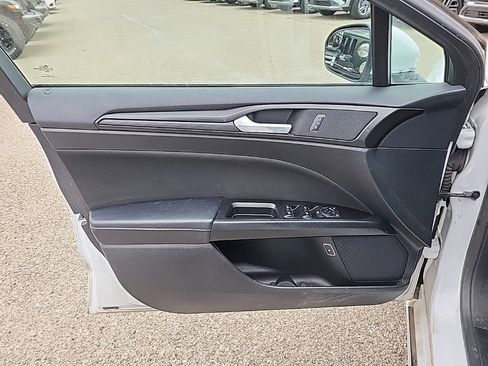 Used 2018 Ford Fusion SE w/ Equipment Group 601A image 9