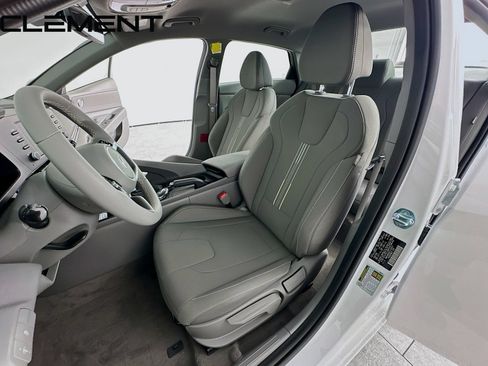 Certified 2026 Hyundai Elantra Sport FWD image 28