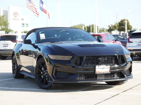 Used 2025 Ford Mustang GT Premium RWD image 2