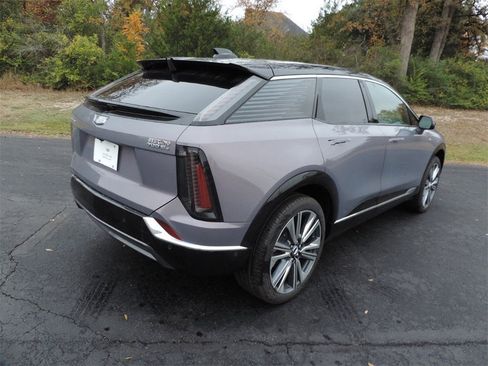 New 2026 Cadillac Optiq Luxury 2 image 5