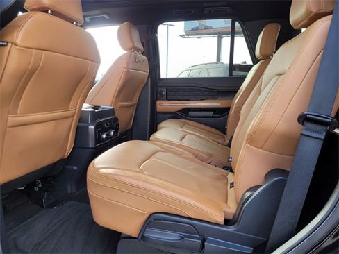 Used 2023 Ford Expedition Platinum image 5