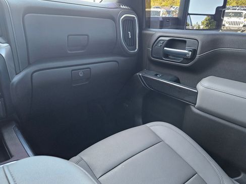 Used 2022 Chevrolet Silverado 2500 LTZ w/ LTZ Premium Package AWD/4WD image 11