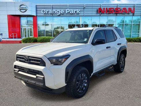 Used 2025 Toyota 4Runner SR5 AWD/4WD image 4