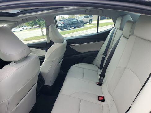 Used 2025 Toyota Camry XLE w/ Premium Plus Package image 10