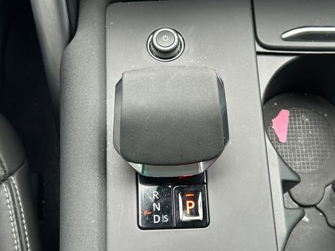 Used 2024 Land Rover Discovery Dynamic SE AWD/4WD image 39