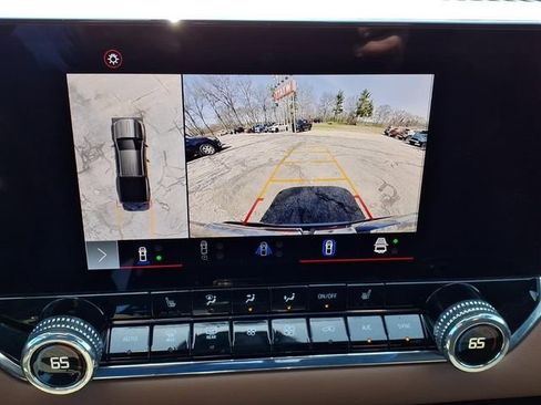 Used 2023 GMC Canyon AT4 w/ Technology Package image 28