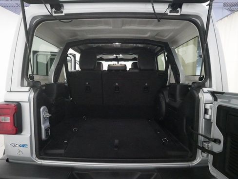 Used 2022 Jeep Wrangler Unlimited Sahara image 10