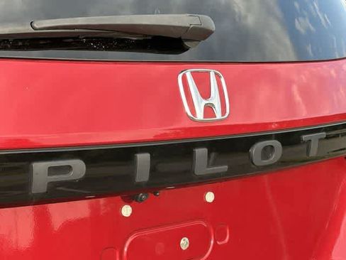 Used 2024 Honda Pilot TrailSport image 19