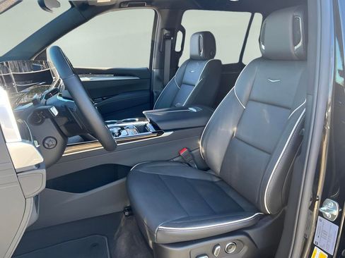 Certified 2026 Cadillac Escalade ESV Luxury image 13