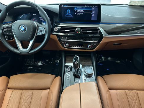 Used 2023 BMW 530e w/ Convenience Package image 27