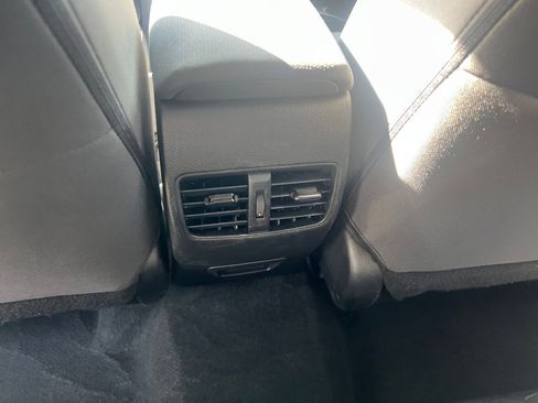 Used 2025 Toyota Corolla Cross LE image 24