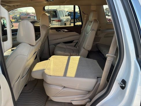 Used 2016 Cadillac Escalade Luxury image 27