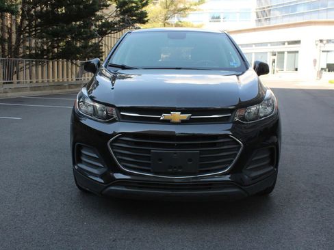 Used 2021 Chevrolet Trax LS w/ Tint and Cruise Package FWD image 3